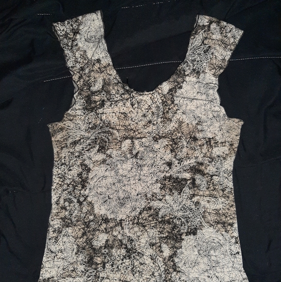 Suzy Shier sleeveless top - Picture 2 of 4
